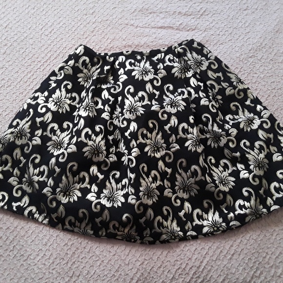 Charlotte Russe Dresses & Skirts - Black/ Gold Skirt